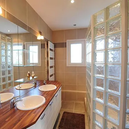 Chambre-d'amour Sleeps 8 Pool Wifi アングレット
