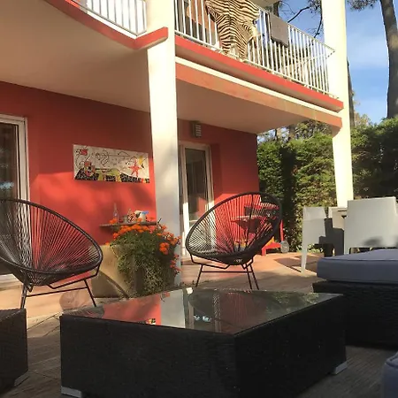 Chambre-d'amour Sleeps 8 Pool Wifi アングレット